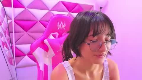 Snapshot of dani_dream chatting on October 28, 2:12 pm dani_dream online show from October 28, 2:12 pm