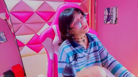 Snapshot of dani_dream chatting on October 3, 2:44 pm dani_dream online show from October 3, 2:44 pm