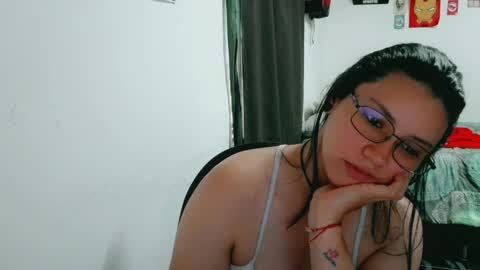 dani y jocelyn online show from April 10, 9:54 pm