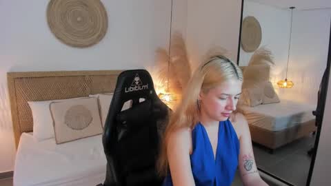 D A N I A online show from September 30, 12:00 pm