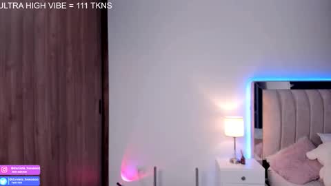  independent model   online show from September 23, 11:36 pm