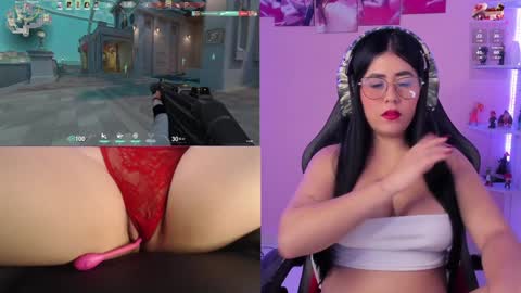 Snapshot of danielamendez__ chatting on December 26, 1:21 pm Dani online show from December 26, 1:21 pm