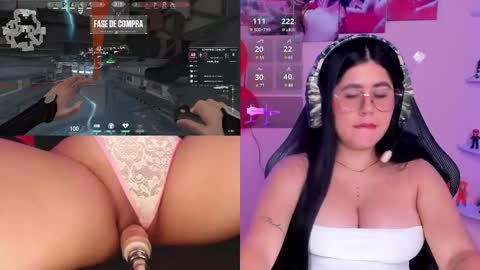 Snapshot of danielamendez__ chatting on February 14, 2:33 pm Dani online show from February 14, 2:33 pm