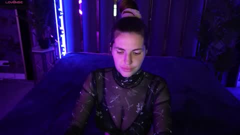 danielareign online show from November 19, 3:01 pm