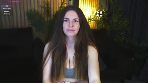 danielareign online show from November 6, 1:50 pm