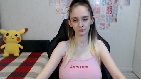 Snapshot of daniella_martin chatting on September 24, 7:18 am Daniella Martin online show from September 24, 7:18 am