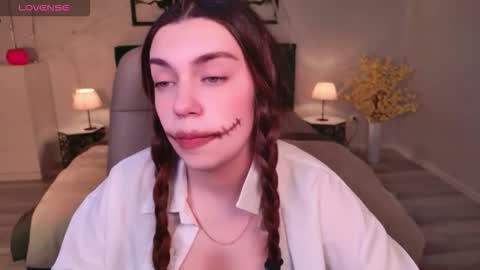 Daniella online show from October 31, 1:59 pm