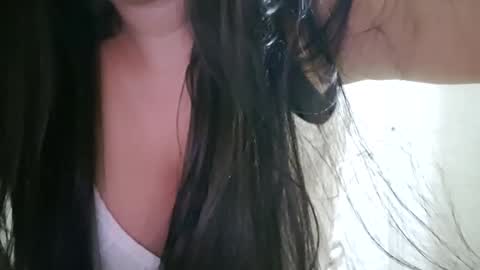 Snapshot of daniep_angel chatting on December 27, 5:42 am Hi Im Daniela online show from December 27, 5:42 am
