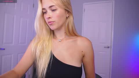 Snapshot of danikadillan chatting on January 17, 1:47 am Hi my name is Anna. Please say hello I like to chat with you. If u have request use Tip option .Thank you online show from January 17, 1:47 am