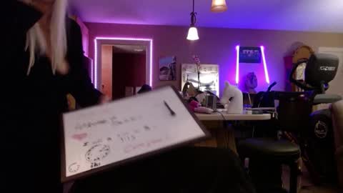 Snapshot of danikawhite69 chatting on October 8, 9:13 am DanikaWhite69 online show from October 8, 9:13 am