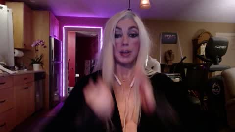 Snapshot of danikawhite69 chatting on October 23, 9:48 am DanikaWhite69 online show from October 23, 9:48 am