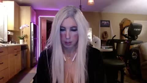 Snapshot of danikawhite69 chatting on October 28, 10:10 am DanikaWhite69 online show from October 28, 10:10 am