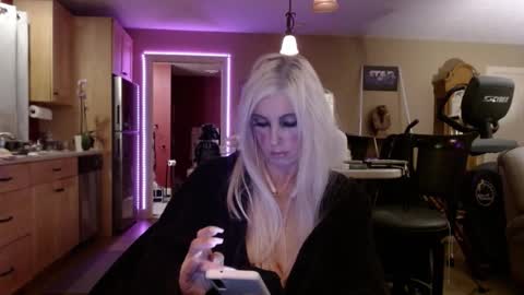 DanikaWhite69 online show from February 6, 7:13 am