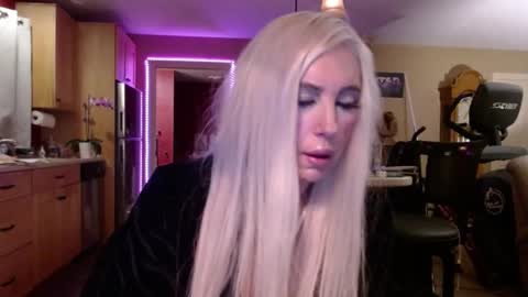 Snapshot of danikawhite69 chatting on September 19, 8:35 am DanikaWhite69 online show from September 19, 8:35 am