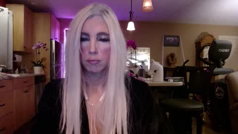 Snapshot of danikawhite69 chatting on October 22, 9:47 am DanikaWhite69 online show from October 22, 9:47 am