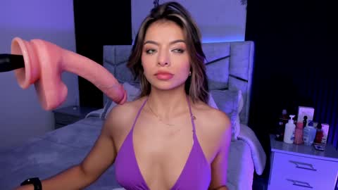 Dani Phonenix online show from December 17, 8:10 pm