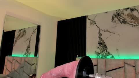 Snapshot of daniphoenixx chatting on September 19, 8:30 pm Dani Phonenix online show from September 19, 8:30 pm