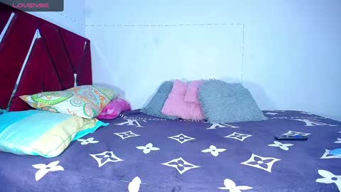 danisabrownn online show from December 3, 7:11 pm