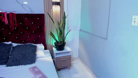 Danna  online show from February 19, 8:40 pm