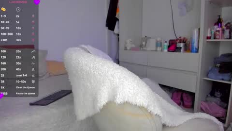 Danna Rhodes online show from November 9, 6:42 am