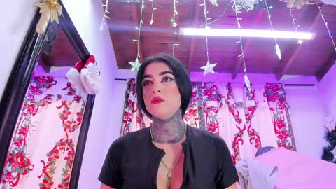 Danna Berlin  online show from December 17, 7:15 pm