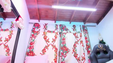Danna Berlin  online show from December 4, 7:23 pm