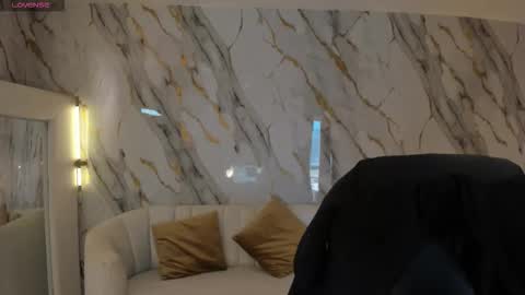 Danna Cruz  online show from January 5, 7:17 pm