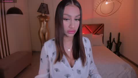 Danna Cruz  online show from December 16, 7:00 pm