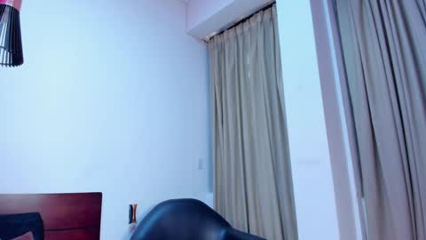 DannaHadid online show from December 17, 5:58 pm