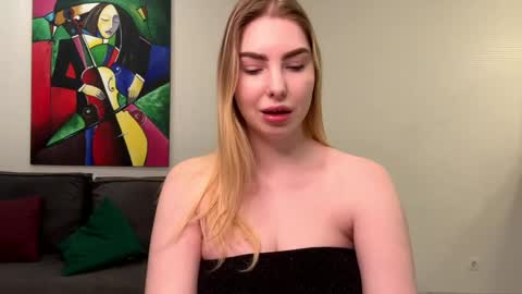 Snapshot of dannamissss chatting on December 17, 9:05 pm dannamissss online show from December 17, 9:05 pm