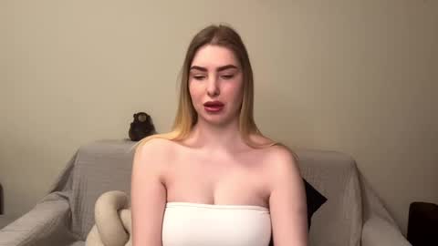 Snapshot of dannamissss chatting on March 3, 11:36 am dannamissss online show from March 3, 11:36 am