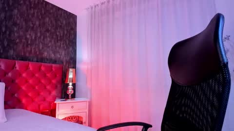 Danna online show from December 7, 2:24 pm