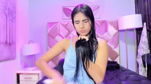 danniakross online show from September 20, 4:44 am