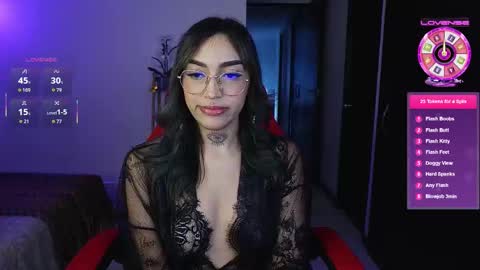 Snapshot of dannielle_ chatting on October 7, 9:52 pm    online show from October 7, 9:52 pm