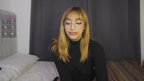 Snapshot of dannielle_ chatting on January 7, 8:10 pm online show from January 7, 8:10 pm