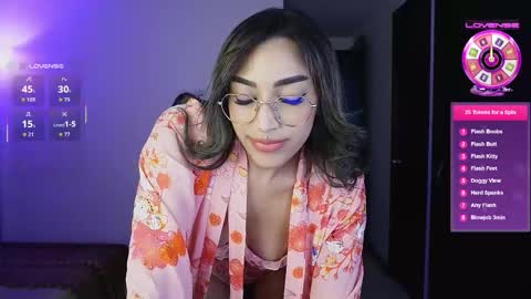 Snapshot of dannielle_ chatting on October 18, 8:54 pm    online show from October 18, 8:54 pm