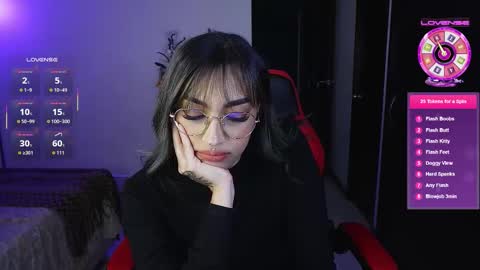 Snapshot of dannielle_ chatting on October 9, 10:47 pm    online show from October 9, 10:47 pm