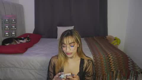 Snapshot of dannielle_ chatting on February 25, 8:42 pm online show from February 25, 8:42 pm