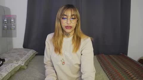 Snapshot of dannielle_ chatting on February 28, 8:39 pm online show from February 28, 8:39 pm