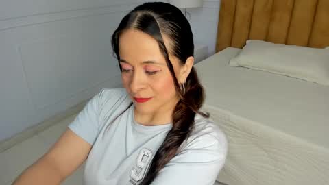Snapshot of daphne81_ chatting on December 3, 2:23 am Daphne online show from December 3, 2:23 am