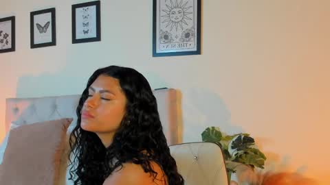 Snapshot of daphne_24 chatting on October 20, 12:52 pm Antonella Mora online show from October 20, 12:52 pm