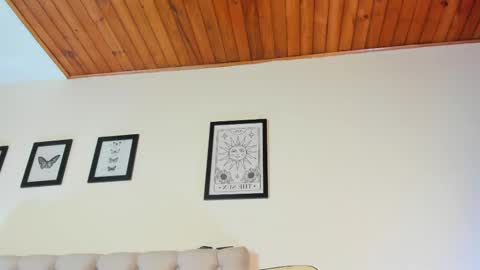 Snapshot of daphne_24 chatting on October 2, 12:43 pm Antonella Mora online show from October 2, 12:43 pm