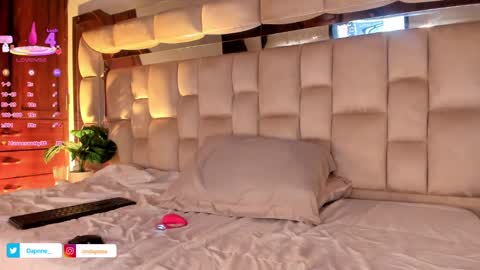 Snapshot of dapnne_ chatting on October 2, 2:44 pm Daphne online show from October 2, 2:44 pm