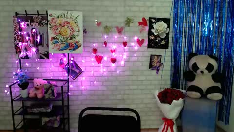 Snapshot of darina_m_ chatting on March 12, 5:35 am Darina online show from March 12, 5:35 am