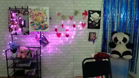 Snapshot of darina_m_ chatting on March 6, 5:46 am Darina online show from March 6, 5:46 am