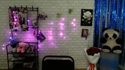 Snapshot of darina_m_ chatting on February 1, 5:49 am Darina online show from February 1, 5:49 am