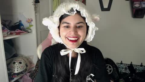 Snapshot of dark_angel_66 chatting on December 4, 4:54 am Moony online show from December 4, 4:54 am