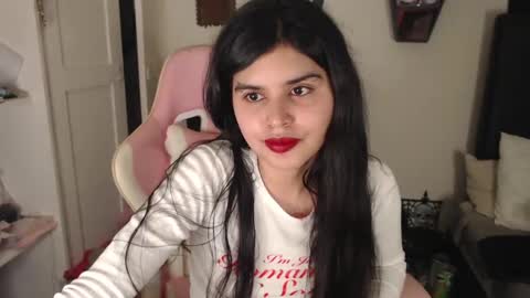 Snapshot of dark_angel_66 chatting on December 26, 12:36 am Moony online show from December 26, 12:36 am