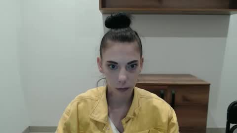 darklynx_ online show from December 1, 3:37 pm