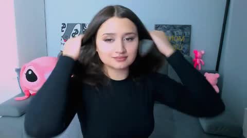 Amelie online show from April 13, 4:19 pm